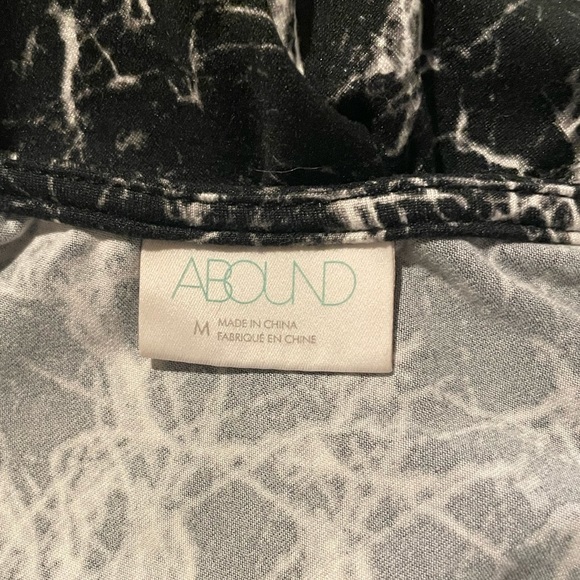 CLOSING SALE! Top Black and White, M - Picture 5 of 5